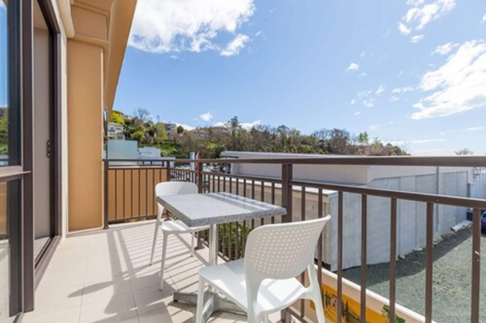 Palazzo Motor Lodge Nelson Dış mekan fotoğraf A balcony