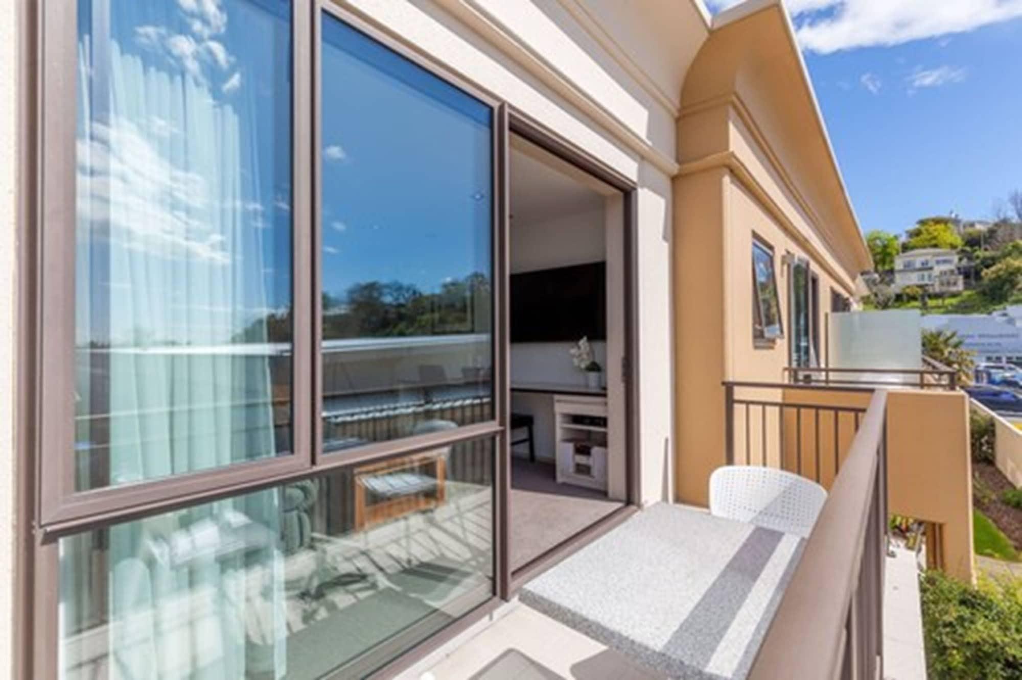 Palazzo Motor Lodge Nelson Dış mekan fotoğraf A balcony