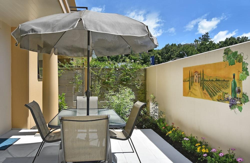 Palazzo Motor Lodge Nelson Dış mekan fotoğraf A patio