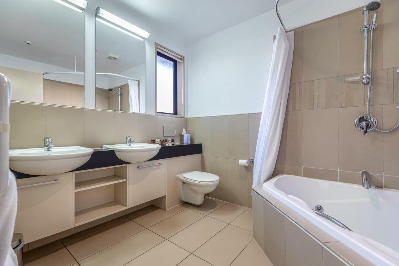 Palazzo Motor Lodge Nelson Dış mekan fotoğraf A bathroom in a hotel